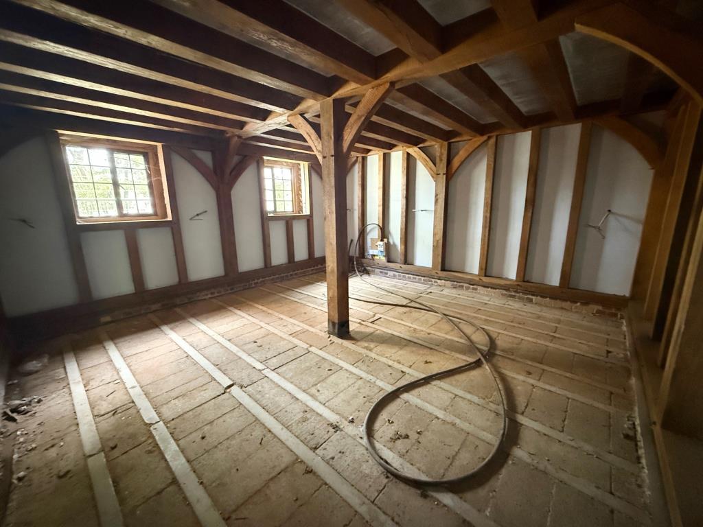 Lot: 135 - TUDOR STYLE HOUSE IN NEED OF COMPLETION OCCUPYING OVER TWO ACRES - Additional room on ground floor